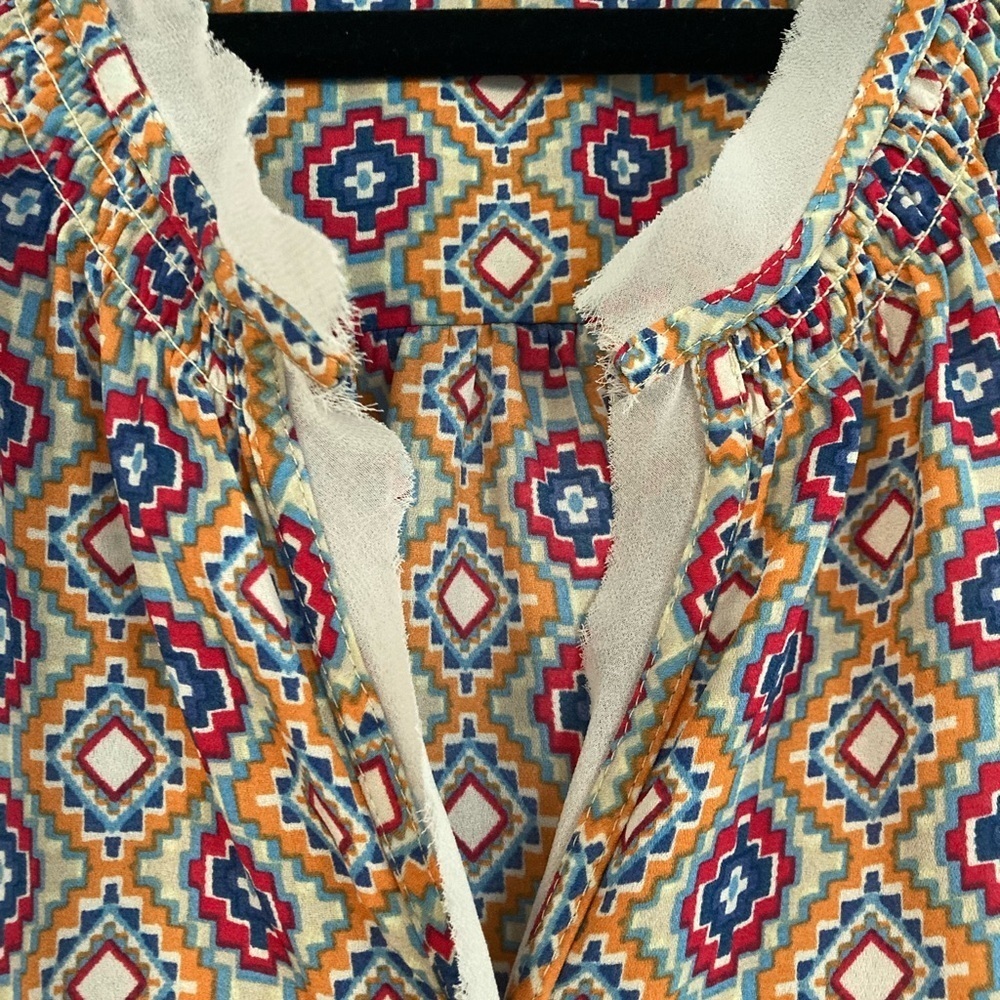 Daniel Rainn geometric print cap sleeve blouse. Size S